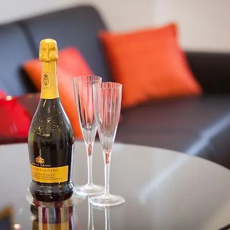 Vjera - Garage And Elevator Split