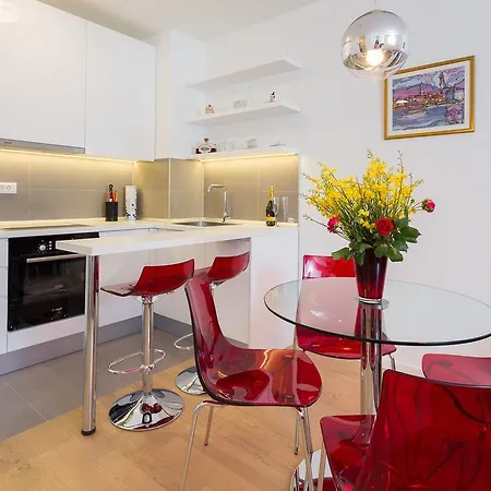 Vjera - Garage And Elevator Appartement